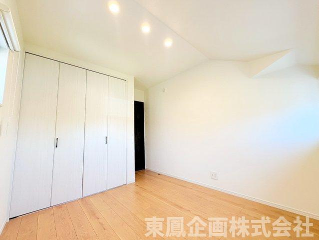 アクセントクロスがおしゃれな洋室。子ども部屋や趣味部屋としてもおすすめです