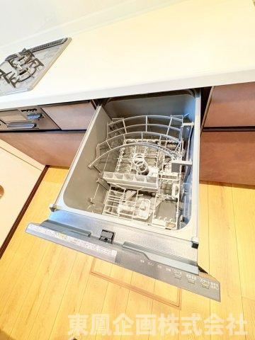 家事負担を軽減してくれるビルトイン食洗機付き。毎日の後片付けもスムーズ