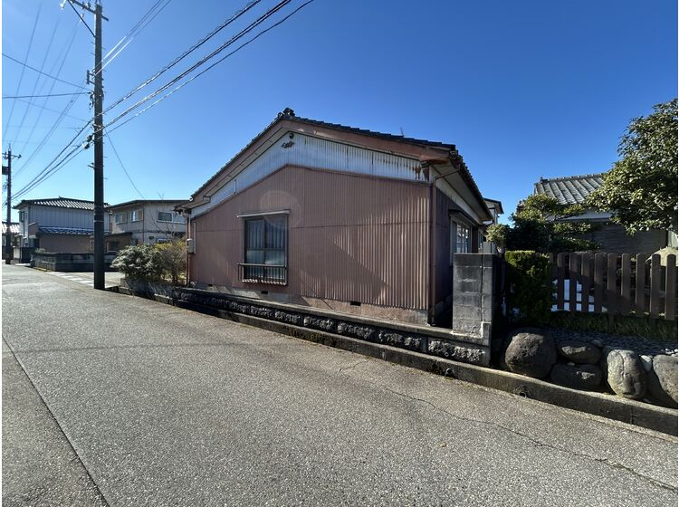 外観(東側から撮影)