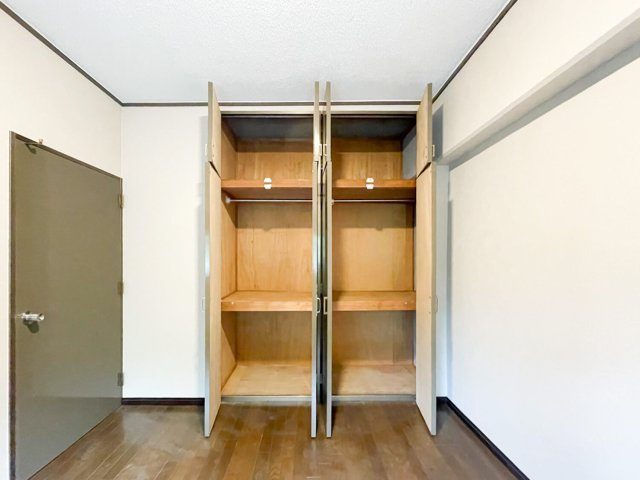 奥行きもあり沢山のものが入る収納です。