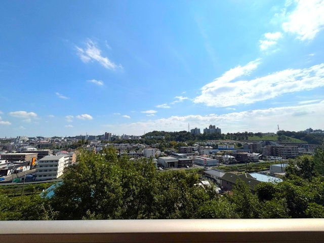 3階ですが建物が高台にありますので眺望・通風良好です♪