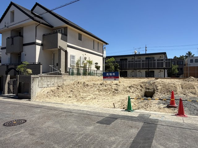 周辺は一種低層住居専用地域の為、閑静な住宅街です。