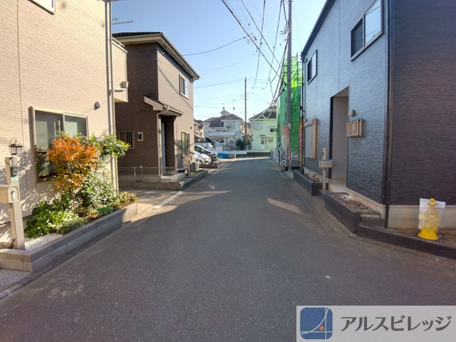 前面道路含む現地写真です