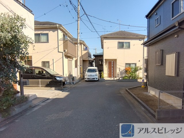 前面道路含む現地写真です