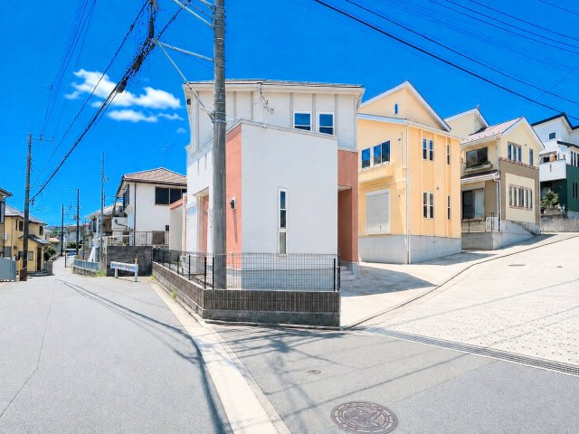 ◆住宅ローンのご相談や周辺環境のご案内も含め、ローンに詳しい、地元に詳しいスタッフがお出迎えさせていただきます。お気軽にご相談ください。（写真は加工しています。）