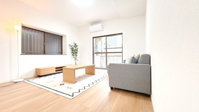 南向きのリビングになっておりとても暖かくお過ごしいただける空間となっております♪