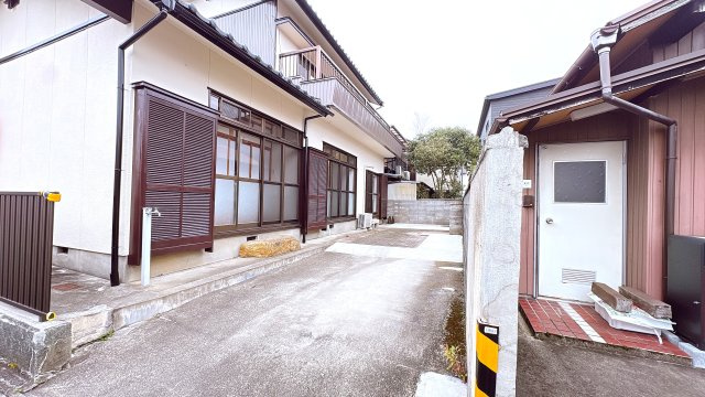 駐車場になります♪縦列で2台駐車可能になります♪