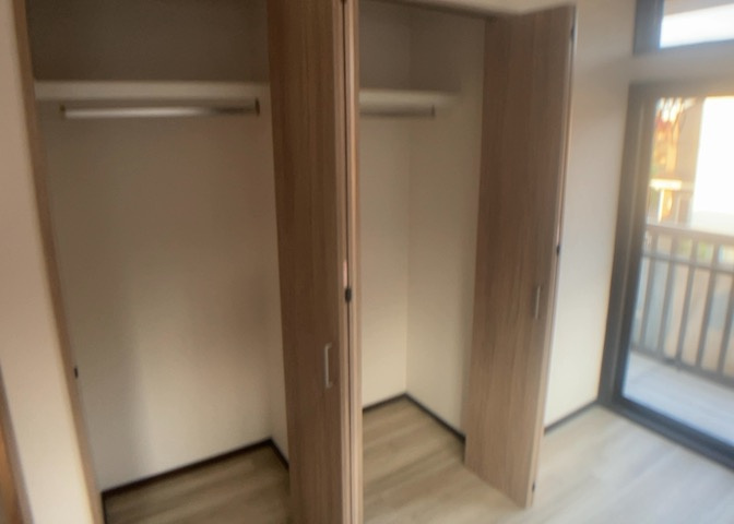豊富な収納力を備えたクロゼットや全居室収納を配置しています。衣類や日常の生活用品をすっきりと整理整頓できるため、お部屋の居住スペースを広く有効にお使いいただくことが可能な設計となっております。