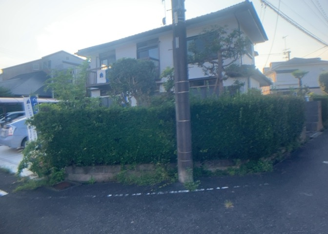 築年月は1979年7月ですが外装リフォーム済みのため大変綺麗な外観に生まれ変わっています。延床面積118.82？の木造2階建て4LDKで、ご家族皆様でゆとりを持って暮らせる丈夫で快適な中古戸建てです。