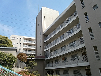 小高い丘に建つ見晴らし良好
