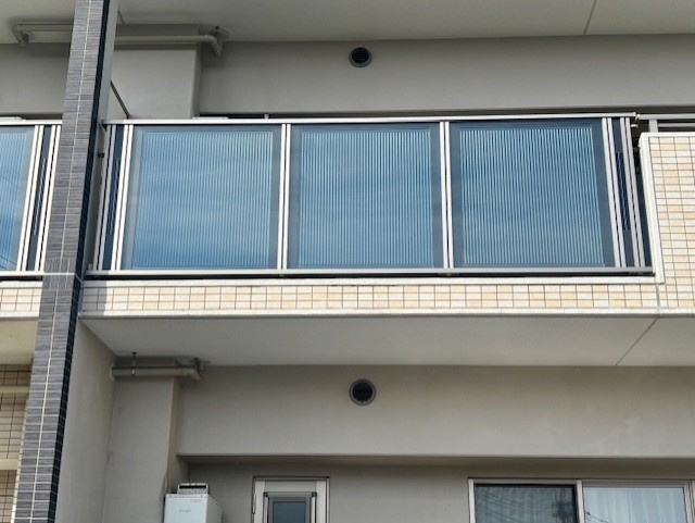 太陽熱を床暖房にも利用可能なバルコニー設置型、太陽熱ガス温水システム「SOLAMO」導入済み、快適な暮らしをサポートします。2026年4月撮影