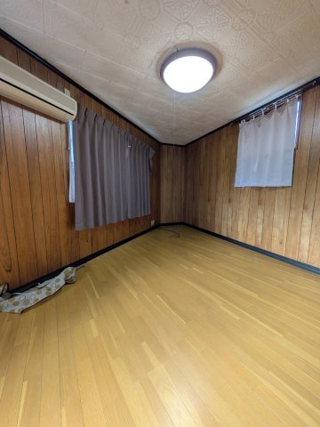 個人の部屋や寝室として使える洋室です