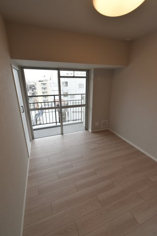 フローリング・クロス・建具・照明全て新調しているので、気持ちよくお住まいいただけます♪