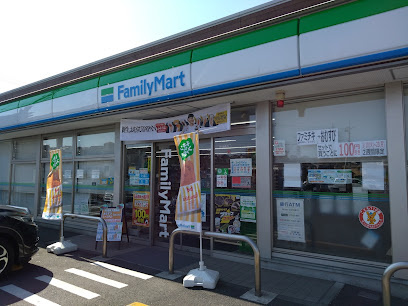 ファミリーマート秀英多摩ニュータウン通り店まで徒歩4分