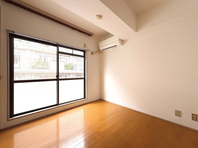 ◆子どものスタディ空間として、あるいは書斎やホビールームとして生活スタイルに合わせて使えるプライベートルーム。居心地のいい落ち着いたインテリアが似合います。