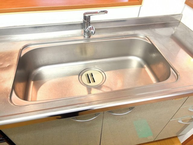 ◆広々したキッチンシンク。洗い物が多い時にも快適にご利用いただけます。