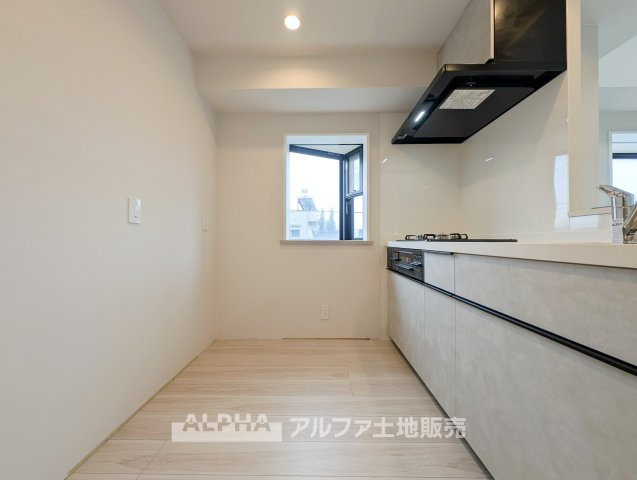 【System　Kitchen】　◆システムキッチン◆収納スペースを備えた使いやすいキッチン。調理から後片付けまで、毎日の家事を快適に進められます。