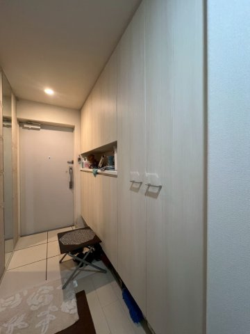 玄関収納が充実しています。様々なものが収納できます。