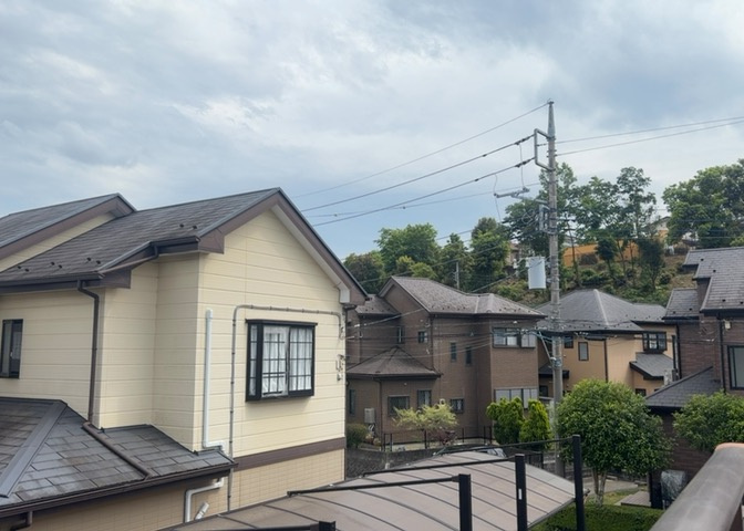 眺望を気にして物件を探す場合、前面に建物が建っていないか現地で確認しましょう！前面に建物があると景色はもちろん、日当たりや風通しにも影響が出てきます。住んだ時のことを想像しながら現地見学をしましょう。