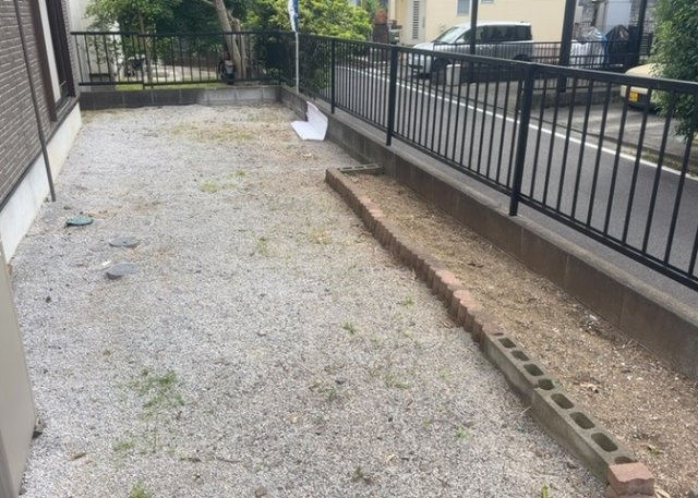 庭があることでガーデニングや家庭菜園はもちろん、こどもの遊び場やペットを放して遊ぶことができます。また、家の周囲に余裕があるということです。隣地との間があれば、十分な日当たりと、風通しが確保できます。