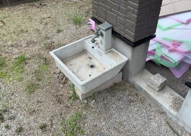 敷地内に散水栓や立水栓があると便利です。水道水を直接利用できるため、水を運ぶ手間を省くことが出来ます。大量の水を必要とする洗車作業や清掃などに役立ちます。その他設備とあわせて、現地でご確認ください。