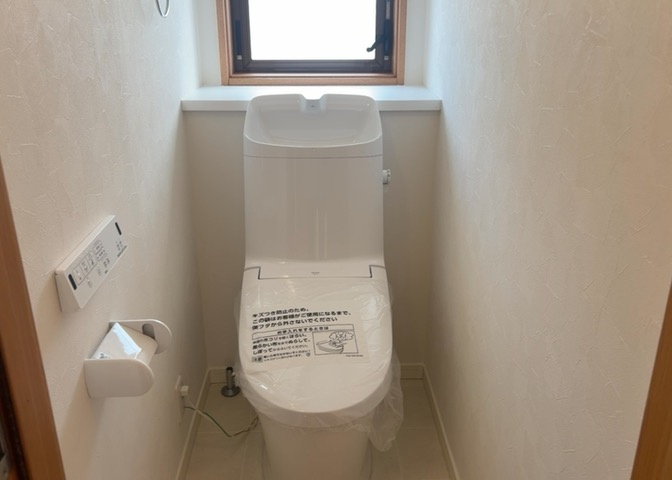 トイレは大きさや形、機能、抗菌性などが異なる多種多彩なタイプが各メーカーから出ています。それぞれに良さがあるため、事前にどういったタイプのトイレがいいのかをご家庭内で決めて、内見に行くといいでしょう。