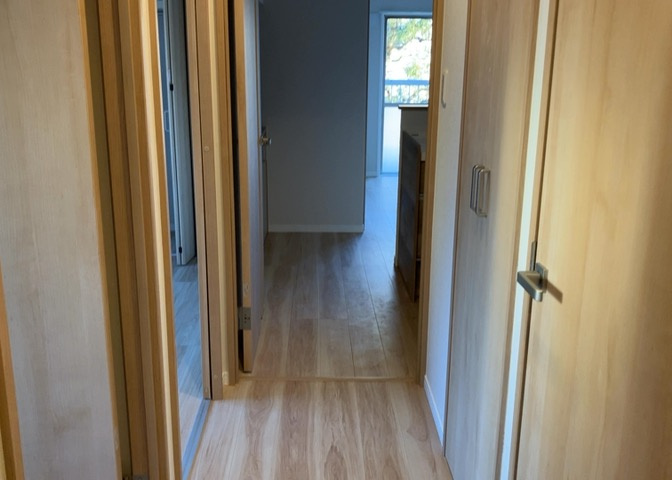 内装はとにかくおしゃれなものがいい！と選ぶ前に、まず住んだ後のことを想像してみましょう。住んでみたらコンセントの位置が悪くて使いにくいなど出てきます。事前にどの家電をどこに置くか想定しておきましょう。