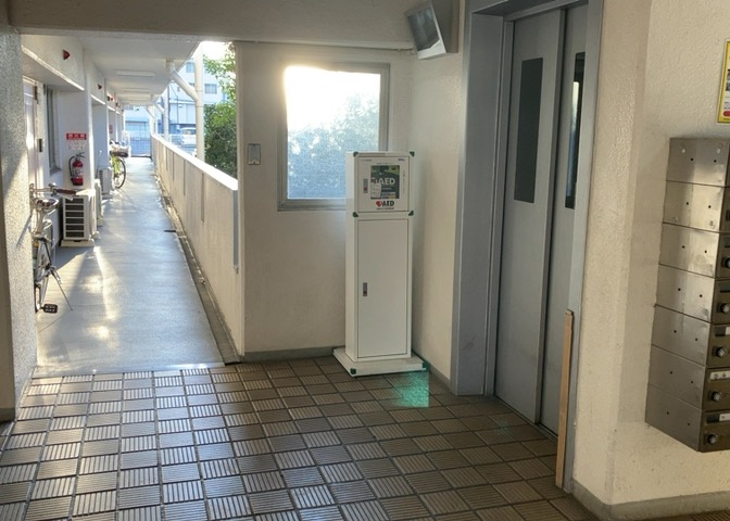 ロビーというと、エントランスと何がちがうの？と思いますよね。実はロビーとエントランスには明確な決まりはありません。物件によっては、エントランスを入って広がるある程度の広さのある空間がロビーとなります。
