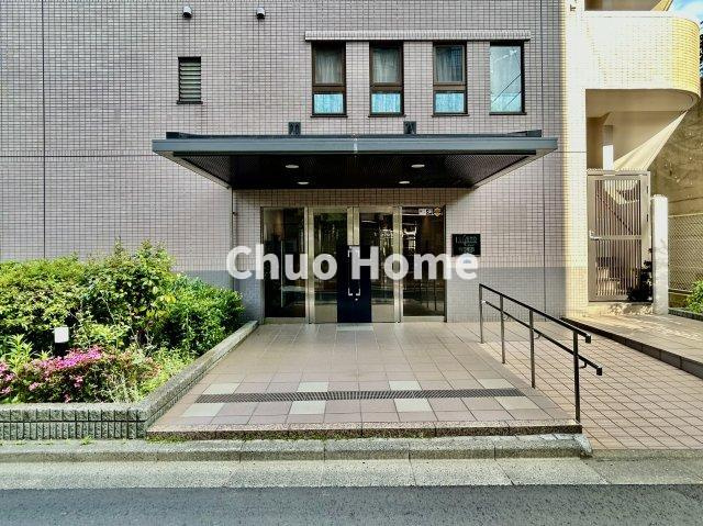 【エントランス】マンションのエントランスは、その物件の印象を決める、顔とも言える場所です。毎日通る場所ですからきれいなのが一番です。