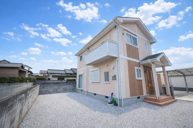 落ち着いた雰囲気の外観です