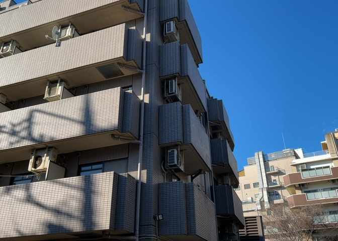 眺望の良さを楽しめるダイニングキッチンで家族団らんの時間を過ごしてはいかがでしょうか。バルコニーから見える景色を家族で眺める時間は、時間が経つのを忘れてしまいそうですね。是非、現地を見に行きましょう！