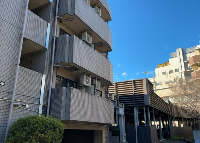ＳＲＣ造は強度や耐震性の面でもRC造と比べて優れています。そのため、10階建以上の高層または超高層マンションなどの建築にも多く採用されています。柱や梁などのサイズが小さくても高い耐震性を確保できます。