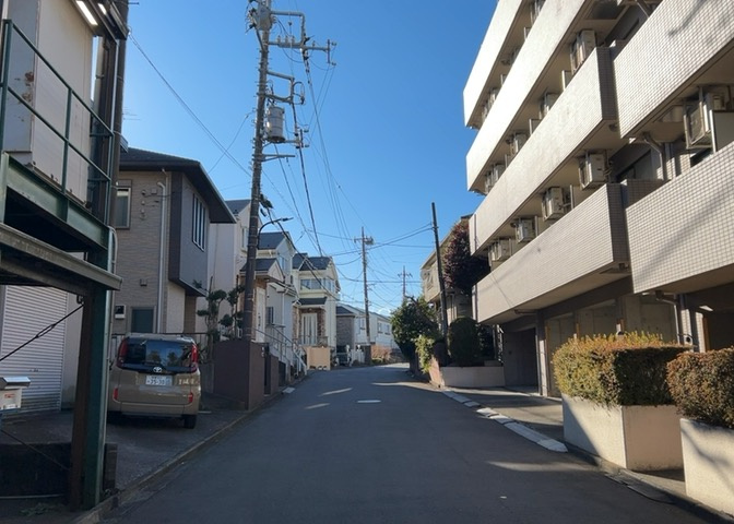 眺望の良さを楽しめるダイニングキッチンで家族団らんの時間を過ごしてはいかがでしょうか。バルコニーから見える景色を家族で眺める時間は、時間が経つのを忘れてしまいそうですね。是非、現地を見に行きましょう！