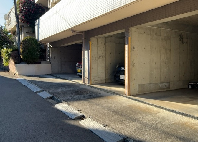 マンションの駐輪場は、事前に空きがあるか確認を取ると安心です。せっかく入居したのに駐輪スペースがない！なんてことになったら大変ですよね。そこで、内見時や購入前にはまず事前に確認しておくと良いでしょう。