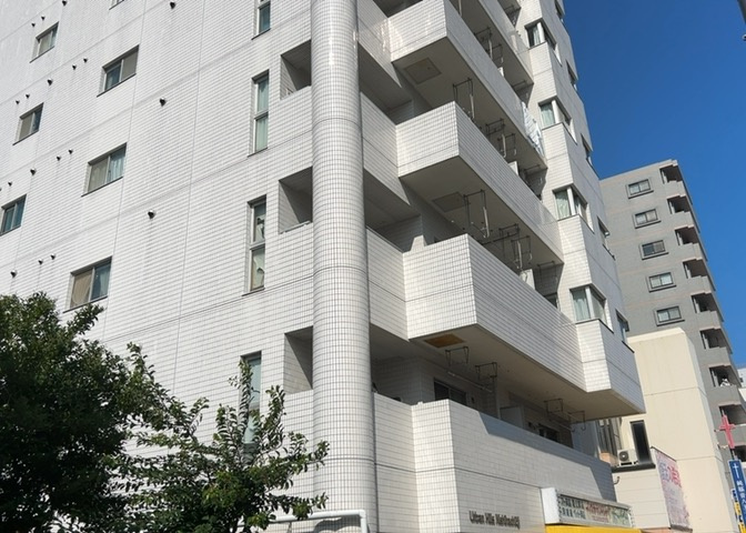 敷地内の植栽や共用緑地は管理体制が行き届いており、季節の移ろいを感じられます。緑豊かな環境が暮らしに潤いを与えてくれます。近隣には公園も点在しており、休日のお散歩やリフレッシュにピッタリの環境です。