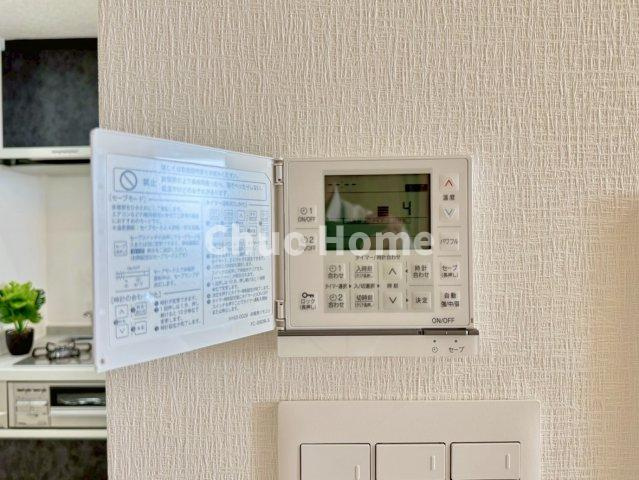 【床暖房】冬は足元から暖めてくれる床暖房はエアコンとは違って埃が舞いませんので健康にも良さそうですね。