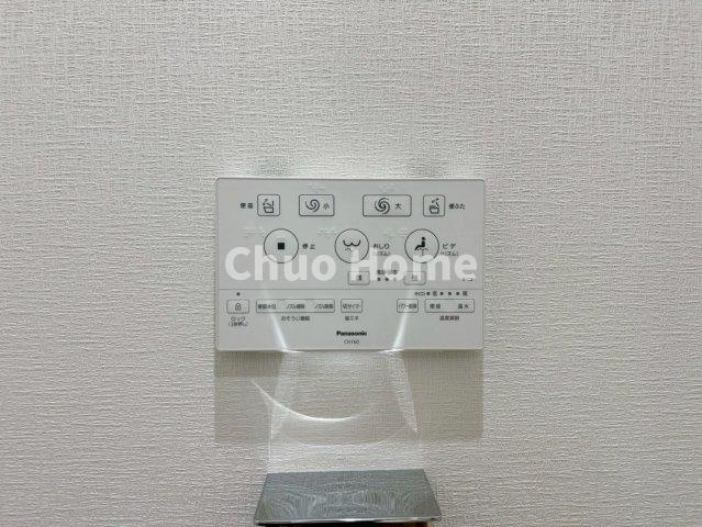 【ウォシュレット】清潔に使いたいお手洗いには最適な設備です。もちろんウォームレットも標準装備です。