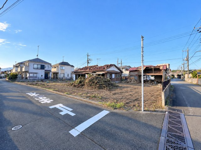 開放感のある角地！2方向が道路に面した、ゆとりを感じられる立地です♪（2026年10月8日撮影）