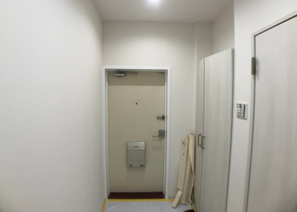 八王子ローヤルマンションの玄関