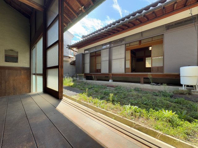 日当りの良い中庭があり、日向ぼっこが気持ちいいですね!(^^)!