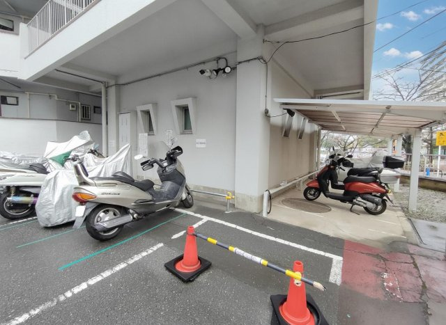 【バイク置き場】