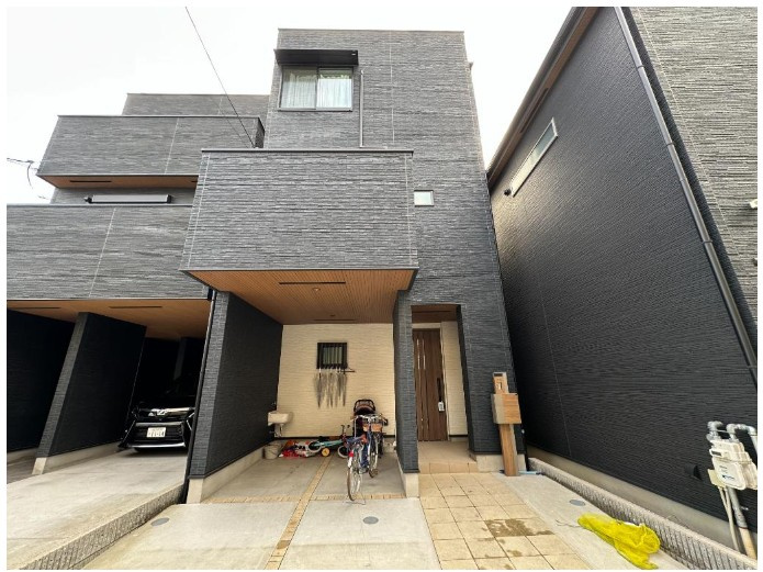 外観：327002195657