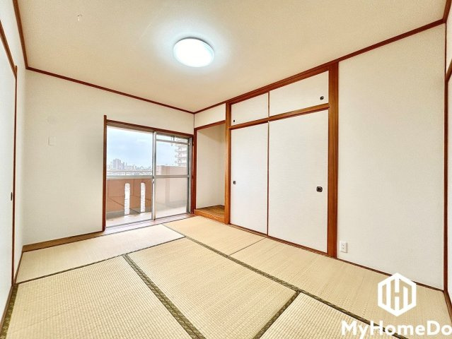 大人数での来客やお子様の遊び場としても使える、使い勝手の良い落ち着いた空間です。