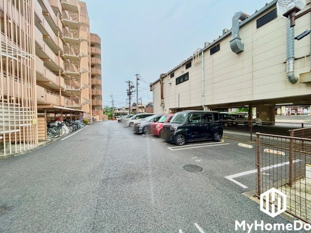 駐車場あり。空き状況につきましてはお気軽に弊社までお問い合わせください。