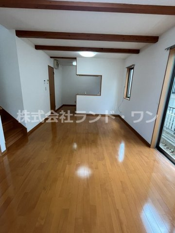 14.9帖のゆとりあるリビング。家族が自然と集まる心地よい空間です。