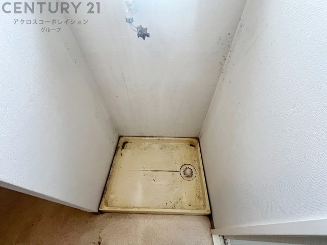 洗濯物の仕分け作業がしやすく、整理整頓が容易になります。洗濯音や湿気を他の部屋に持ち込まず、生活環境を快適に保ちます。上部を活用すれば収納スペースを確保でき洗剤や洗濯用品の整理もしやすくなります。　
