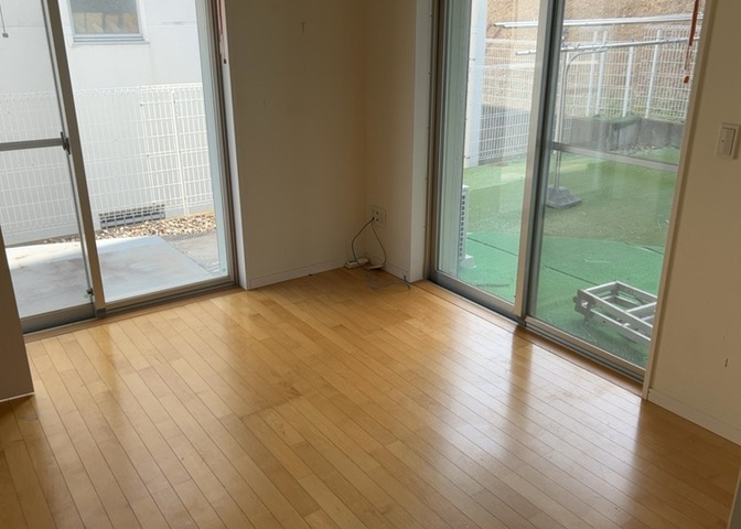 寝室でゆっくりと過ごすためにはベッド周りの適度な空間を担保することや窓の位置、照明の明るさ、寝室の広さなどを考える必要があります。自身や家族の構成とライフスタイルに併せて寝室にする部屋を選びましょう！