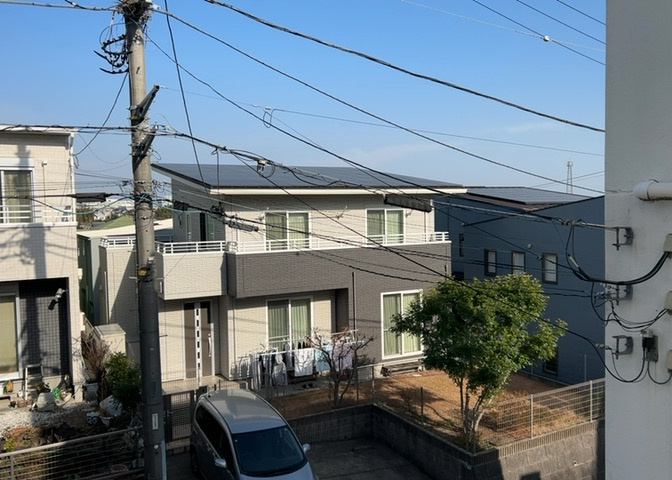 眺望を気にして物件を探す場合、前面に建物が建っていないか現地で確認しましょう！前面に建物があると景色はもちろん、日当たりや風通しにも影響が出てきます。住んだ時のことを想像しながら現地見学をしましょう。