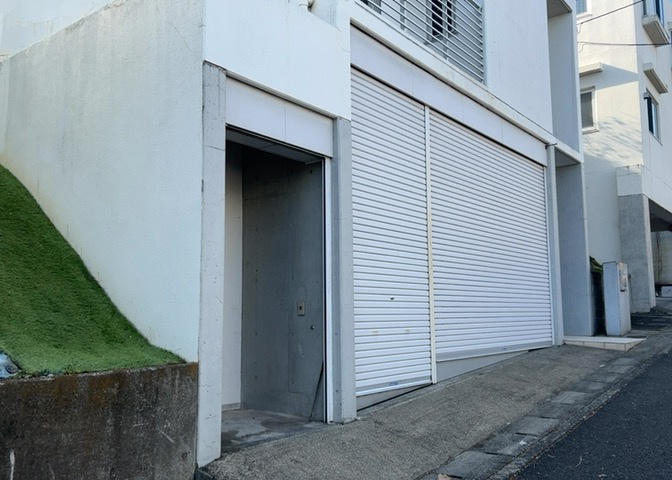 庭があることでガーデニングや家庭菜園はもちろん、こどもの遊び場やペットを放して遊ぶことができます。また、家の周囲に余裕があるということです。隣地との間があれば、十分な日当たりと、風通しが確保できます。