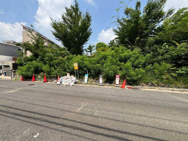 前面道路も広く出入りがしやすい造りです♪